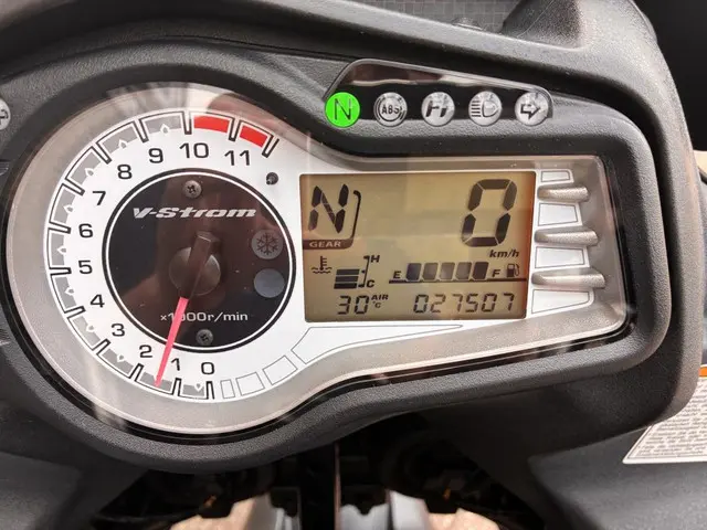 Suzuki V-Strom All-Road DL650 ABS. 2013 Benzine 13