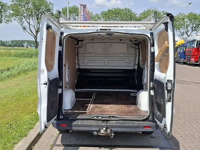 Opel Vivaro 1.6 2017 Diesel 12