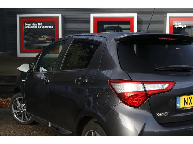 Toyota Yaris 1.5 Hybrid Premium 2017 Hybride Benzine 9