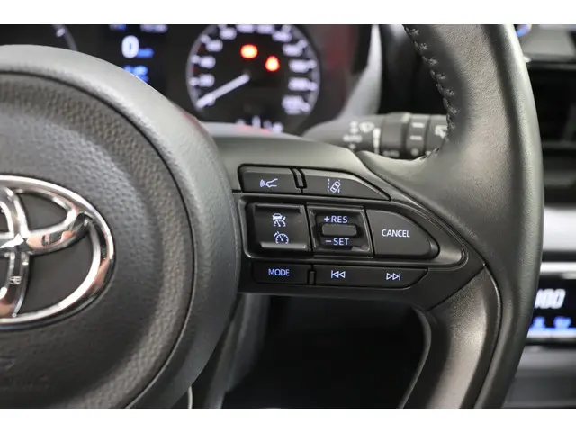 Toyota Yaris 1.5 Hybrid Dynamic, 2022 Hybride Benzine 19