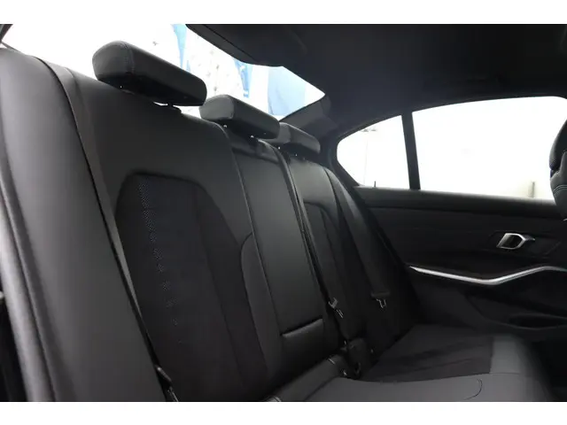 BMW 3 Serie 320e 2025 Hybride Benzine 12