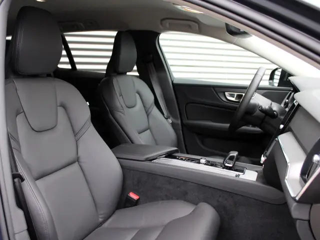 Volvo V60 2.0 B3 Plus Dark 2023 Benzine 19
