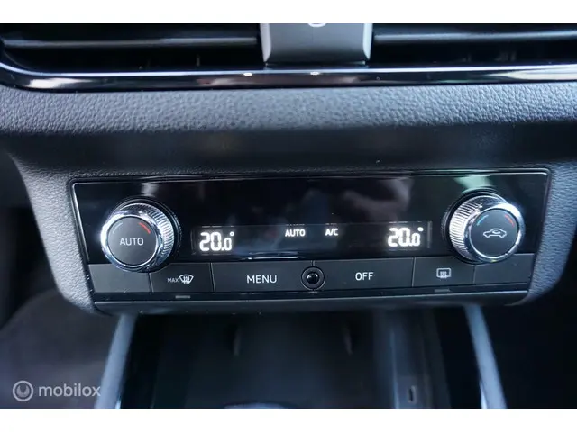 Škoda Kamiq 1.0 TSI Sport Business 2020 Benzine 16