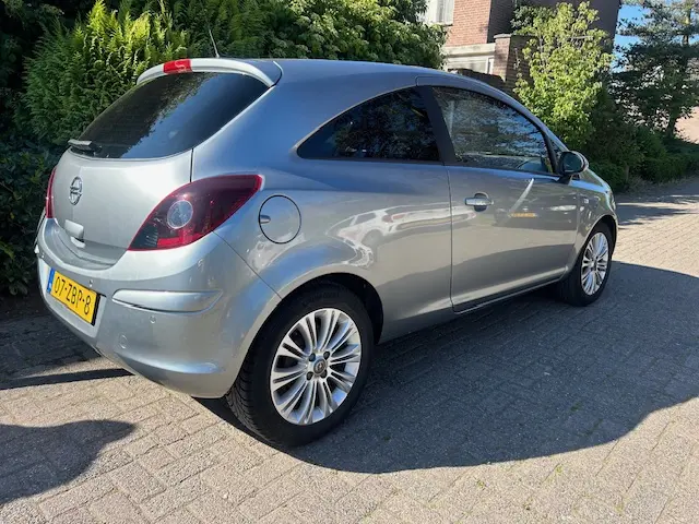 Opel Corsa 1.4-16V Cosmo 2012 Benzine 7