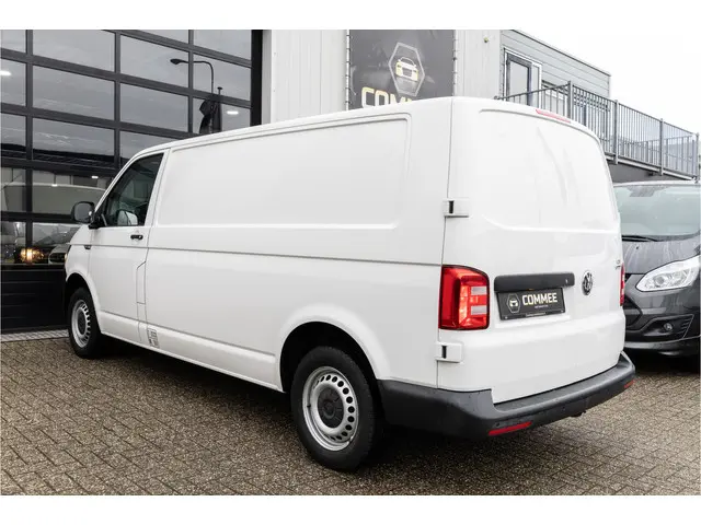 Volkswagen Transporter 2.0 TDI L2H1 2016 Diesel 8
