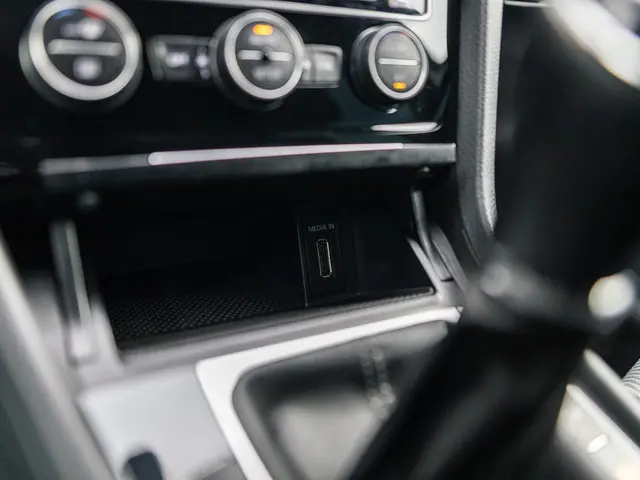 Volkswagen Golf 1.4 TSI Highline 2xR-line 2014 Benzine 35