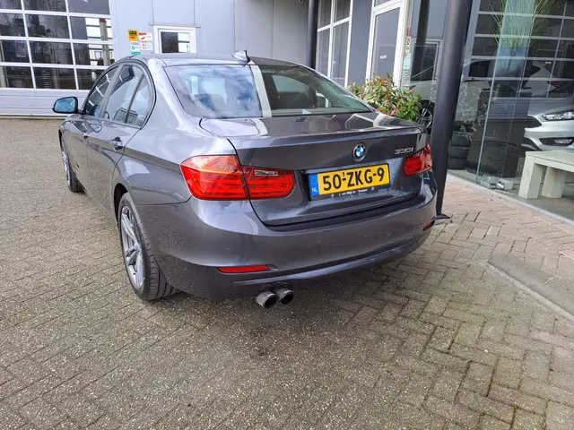 BMW 3 Serie 320i High Executive 2012 Benzine 4