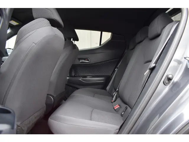 Toyota C-HR 1.8 Hybrid Dynamic 2018 Hybride Benzine 8