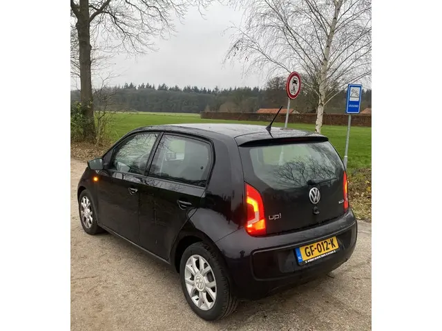 Volkswagen up! 1.0 move up! BlueM. 2015 Benzine 2