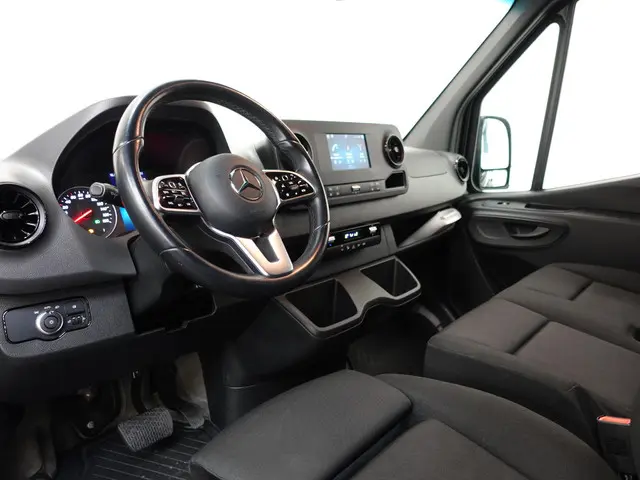 Mercedes-Benz Sprinter L2H2 2022 Diesel 2