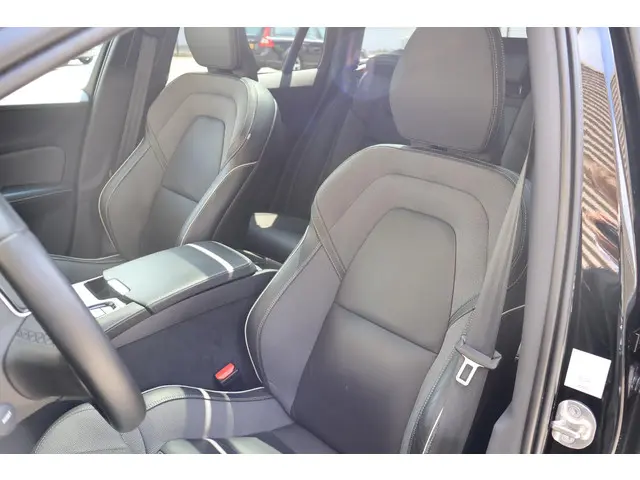 Volvo V60 T8 Recharge AWD R-Design 2022 Hybride Benzine 15