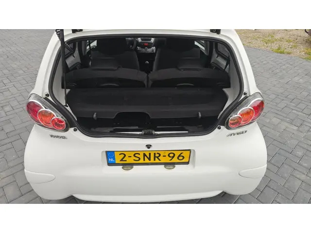 Toyota Aygo 1.0 VVT-i Now AIRCO 2013! 2013 Benzine 5