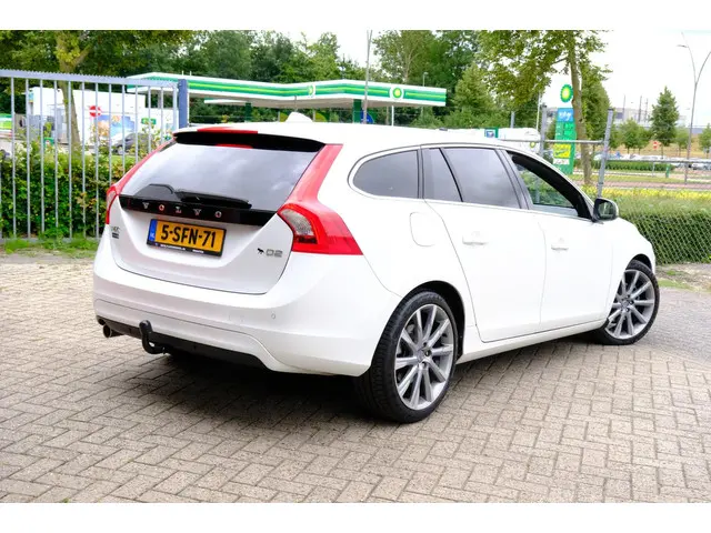 Volvo V60 1.6 D2 Summum Xenon|Leder|LMV|Navi 2013 Diesel 3