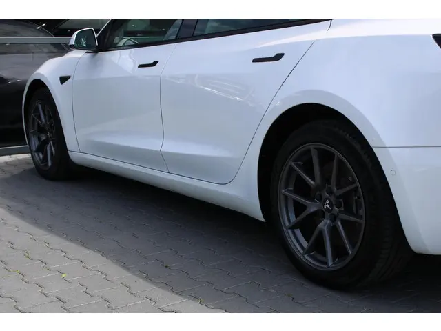 Tesla Model 3 Standard RWD Plus 60 kWh 2022 Elektrisch 7