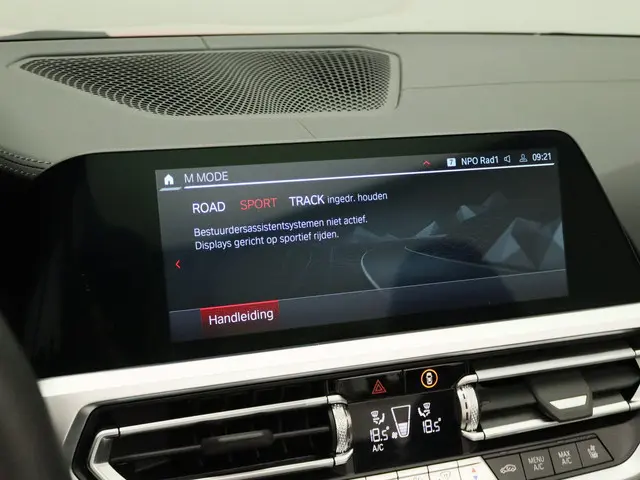 BMW M4 Cabrio M4 xDrive Competition 2023 Benzine 43