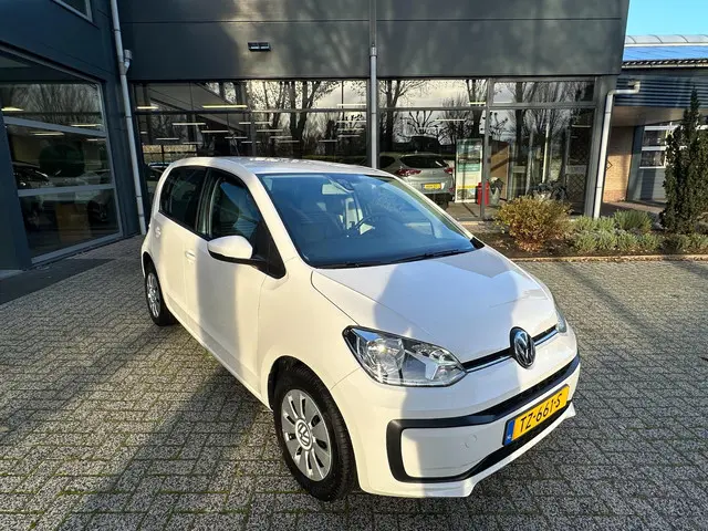 Volkswagen up! 1.0 BMT move up! 2018 Benzine 9