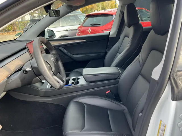Tesla Model Y Long Range AWD 75 kWh 2022 Elektrisch 13