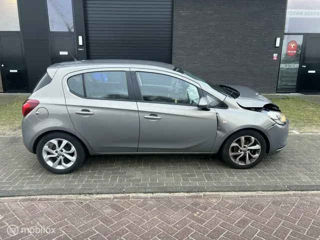 Opel Corsa 1.4 Cosmo Voorschade! 2015 Benzine 7
