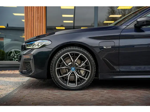 BMW 5 Serie Touring 530e 2022 Hybride Benzine 12