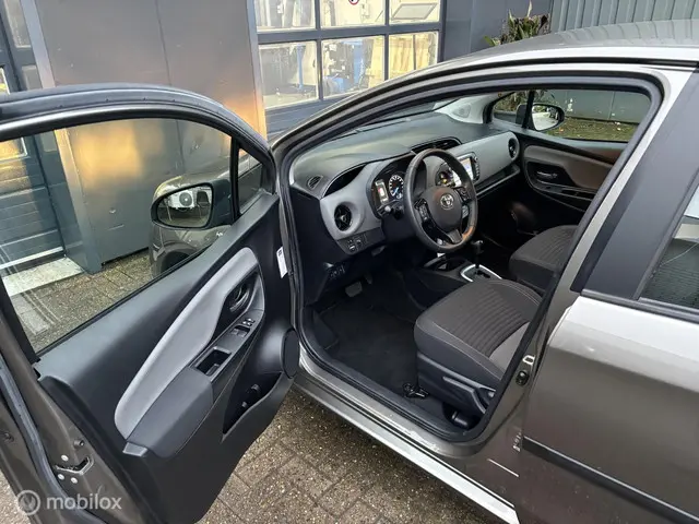 Toyota Yaris 1.5 Hybrid Aspiration 2017 Hybride Benzine 9