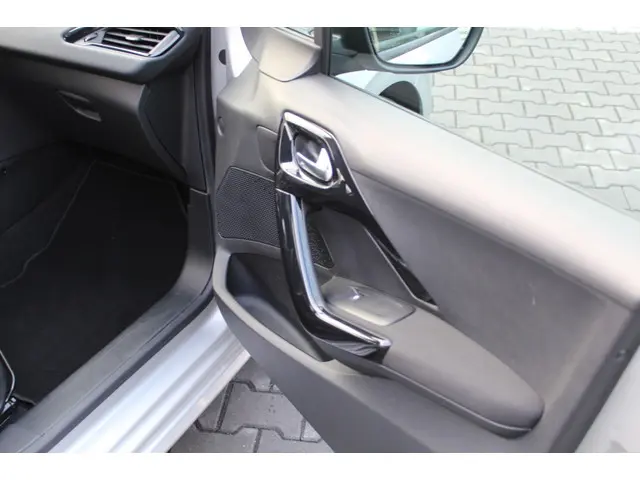 Peugeot 208 1.2 PureT. Blue Lion 2016 Benzine 22