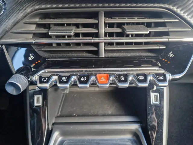 Peugeot 2008 1.2T 130pk Allure Pack 2022 Benzine 21