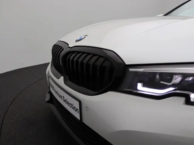 BMW 3 Serie Sedan 320d xDrive 2021 Diesel 8