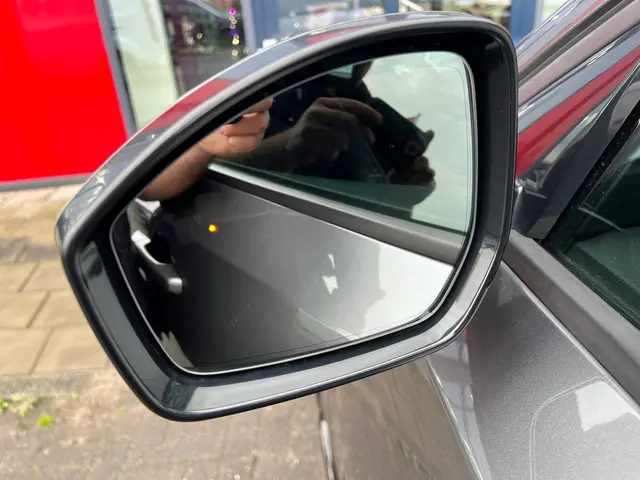 Jaguar E-PACE 2.0 P250 AWD R-Dynamic 2019 Benzine 8