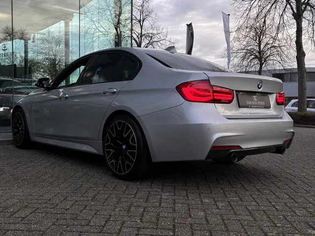 BMW 3 Serie 320i 2019 Benzine 20