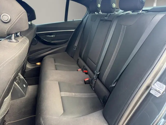 BMW 3 Serie 318i Luxury 360 Head up Led 2016 Benzine 14