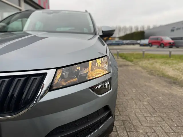 Škoda Karoq 1.0 TSI Business Edition 2022 Benzine 44