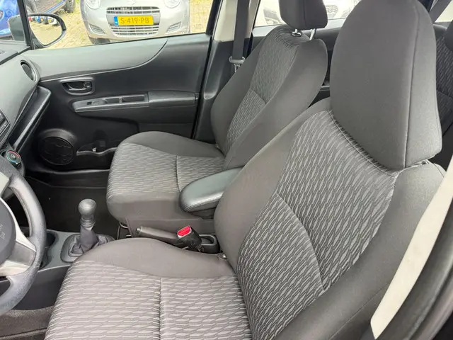 Toyota Yaris 1.0 VVT-i Now 2013 Benzine 9