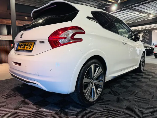 Peugeot 208 1.6 THP XY 2013 Benzine 10