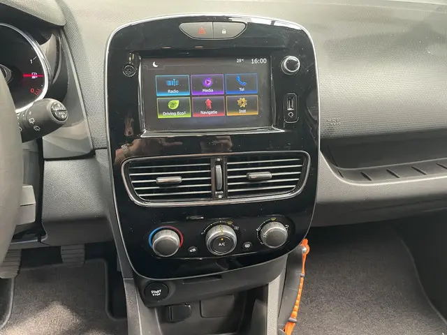 Renault Clio Estate 0.9 TCe Limited 2020 Benzine 10