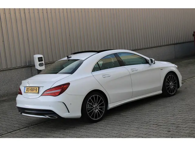 Mercedes-Benz CLA 180 AMG 2018 Benzine 5