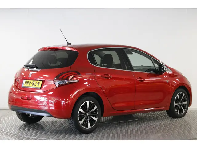 Peugeot 208 1.2 PureTech Tech Edition 110 PK. 2019 Benzine 2