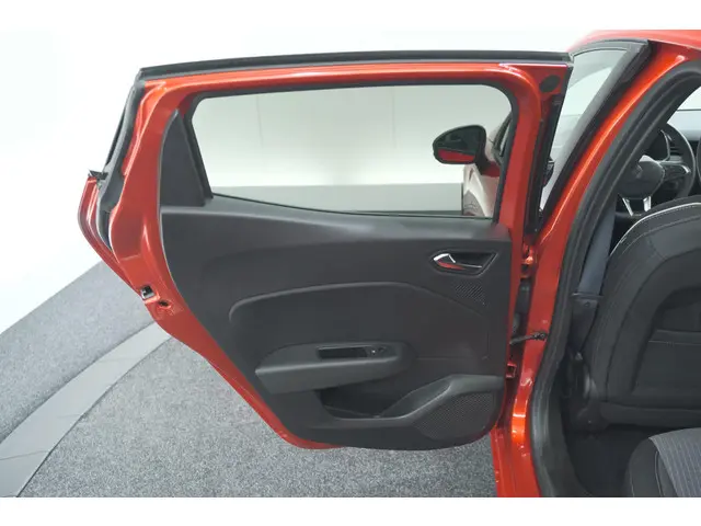 Renault Clio TCe 90 GPF Techno 2025 Benzine 23