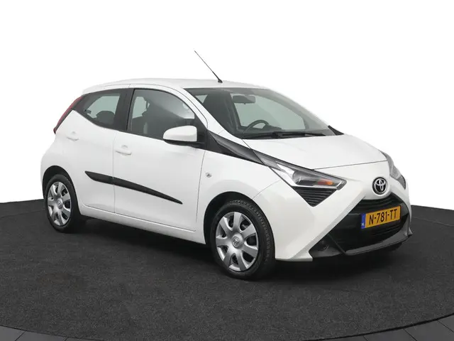 Toyota Aygo 1.0 VVT-i x-play 2022 Benzine 14