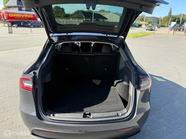Tesla Model Y Long Range AWD 75 kWh 2021 Elektrisch 10