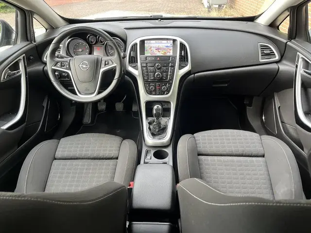 Opel Astra GTC 1.6 Turbo Sport - OPC Pakket 2012 Benzine 33