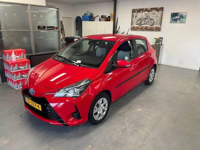 Toyota Yaris 1.5 Hybrid Design 2018 Hybride Benzine 2