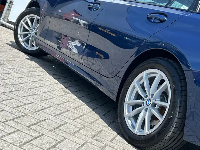 BMW 3 Serie Touring 318i 2023 Benzine 14
