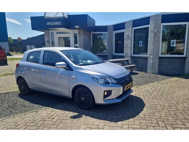 Mitsubishi Space Star 1.2 Entry 2023 Benzine 3