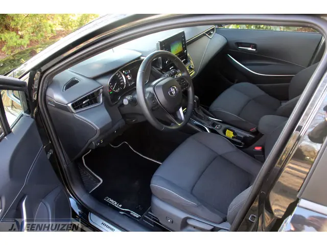 Toyota Corolla 1.8 Hybrid Business 2020 Hybride Benzine 12