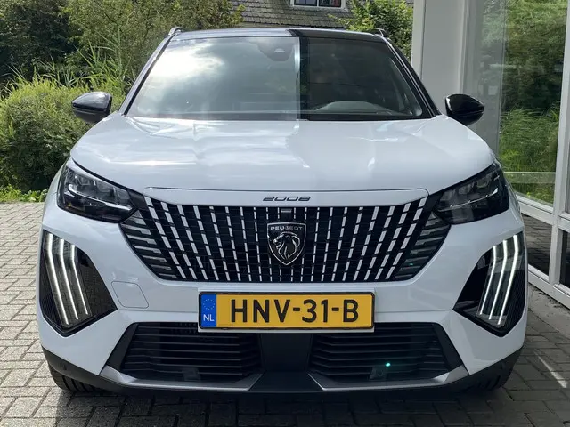 Peugeot 2008 1.2T 130pk Automaat GT 2023 Benzine 6