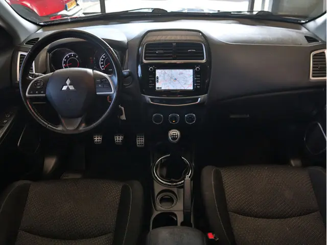 Mitsubishi ASX 1.6 Cleartec Intense 2015 Benzine 17