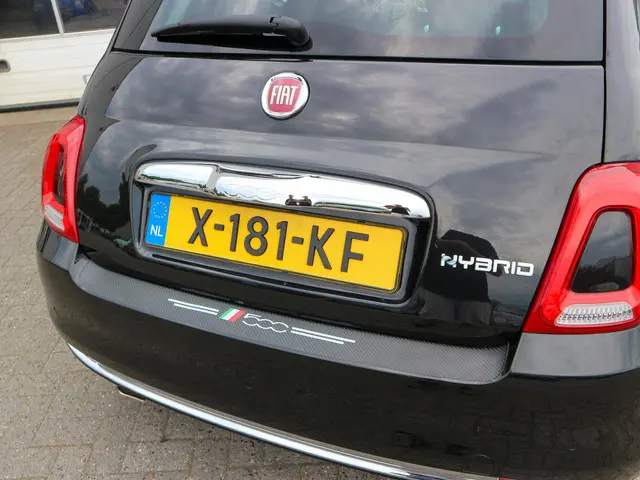 Fiat 500 1.0 Hybrid Dolce Vita 2021 Benzine 9