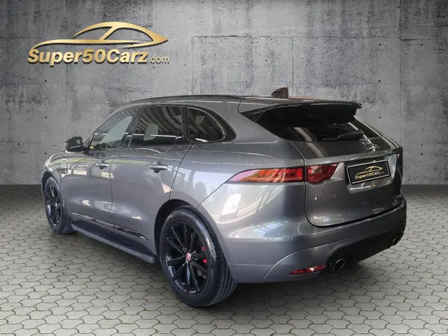 Jaguar F-PACE 3