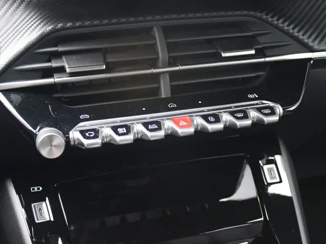 Peugeot 2008 1.2 Hybrid 145 Allure 2026 Hybride Benzine 24