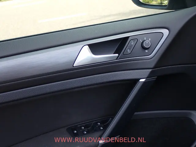 Volkswagen e-Golf 35,8KWH 94%SOH 2017 Elektrisch 24